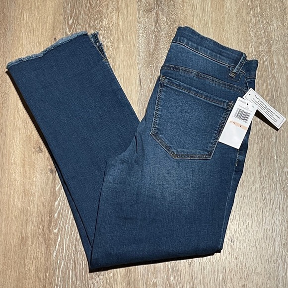 Democracy Ab Technology Kick Flare Jeans Size 2 Mold & Hold NEW Crops - Picture 1 of 9